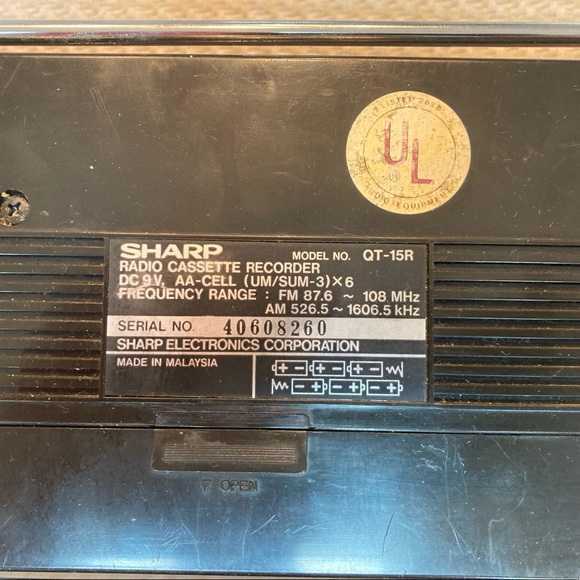 Vintage Mid-1980s Sharp Red Boombox Model Qt15R - AM/FM Cassette Player - Picture 11 of 14